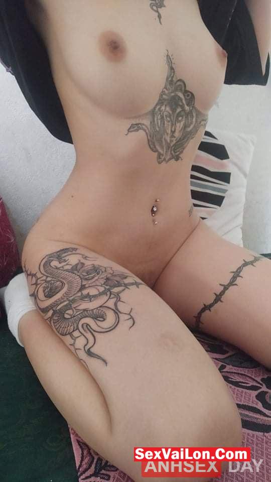 Ảnh sex em gái tatto cực dâm đãng